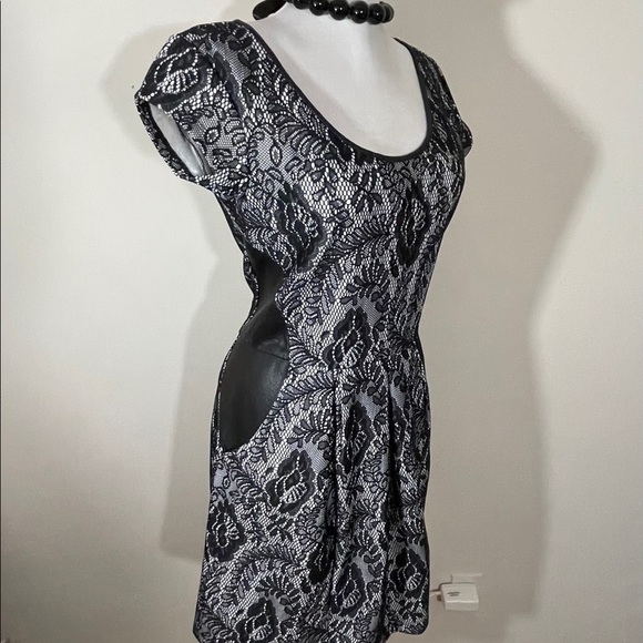 Jessica Simpson sz md junior’s dress blk and cream - Picture 1 of 10